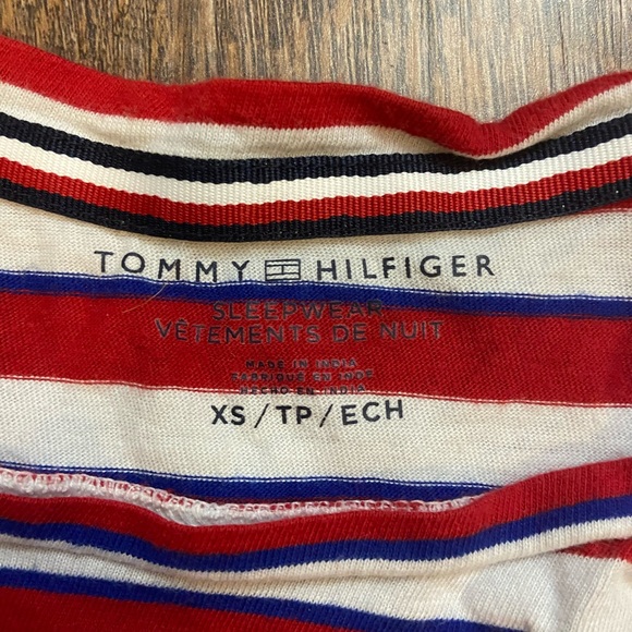Tommy Hilfiger cropped tee - Picture 2 of 3